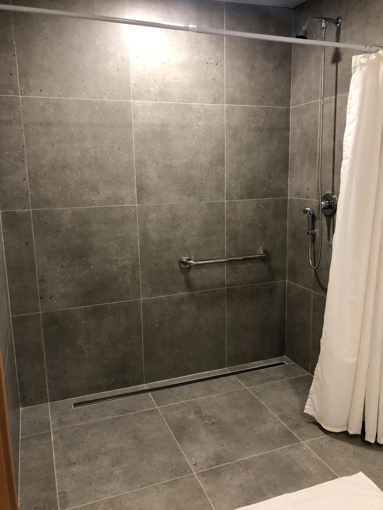 Quarto Queen com Acesso a Pessoas com Mobilidade Condicionada