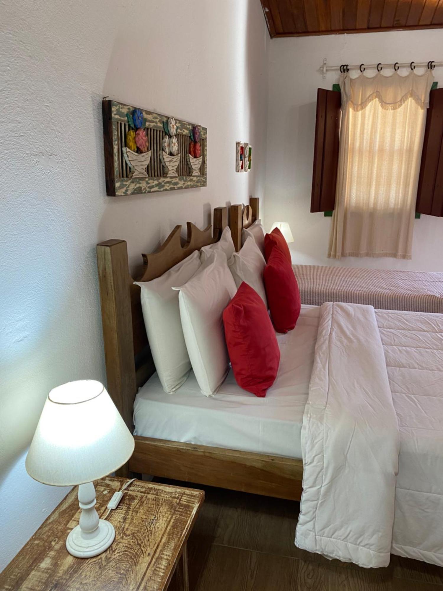 Quarto Triplo Amplo com Vista Jardim