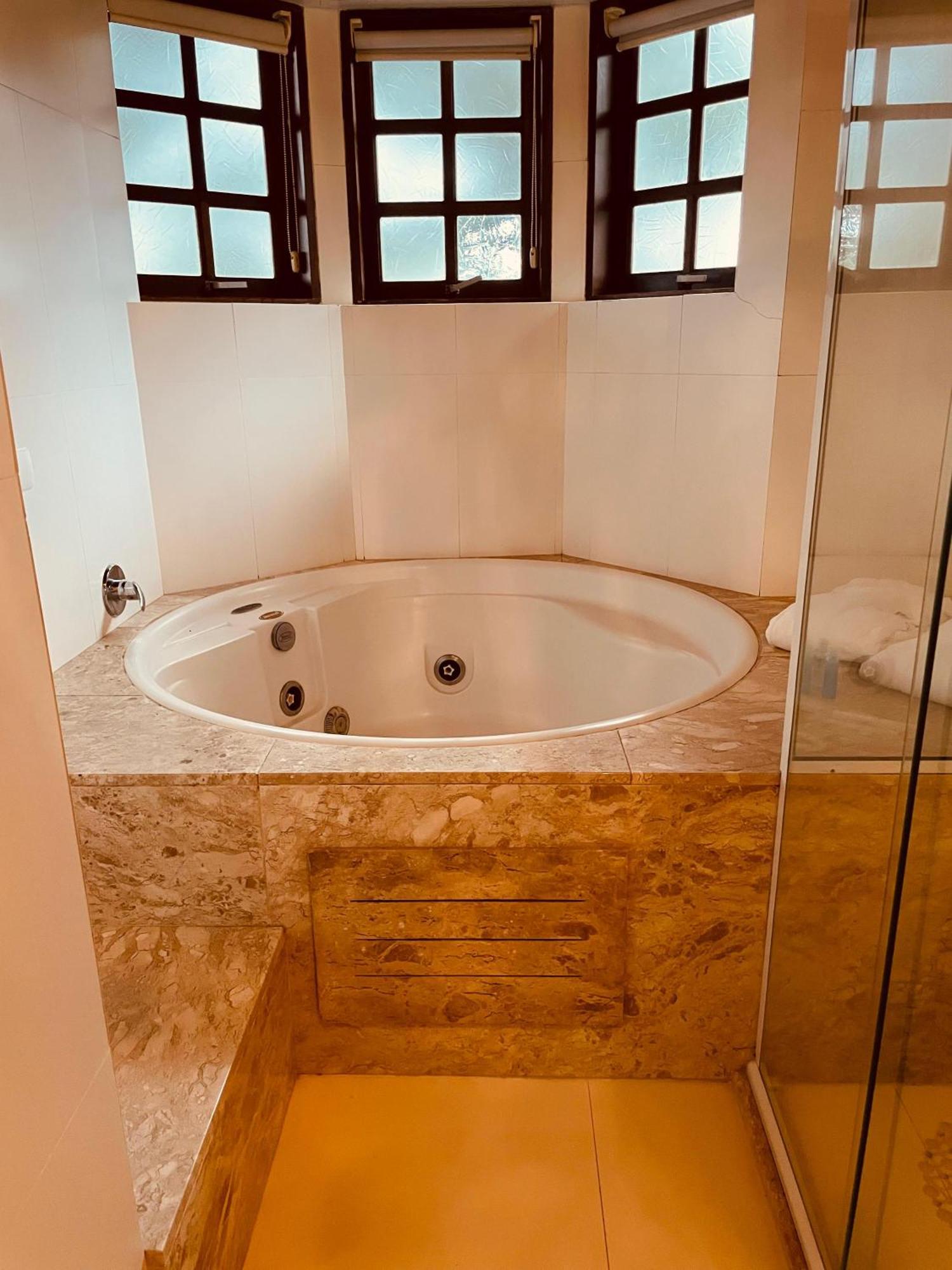 Suite King com Banheira de Hidromassagem