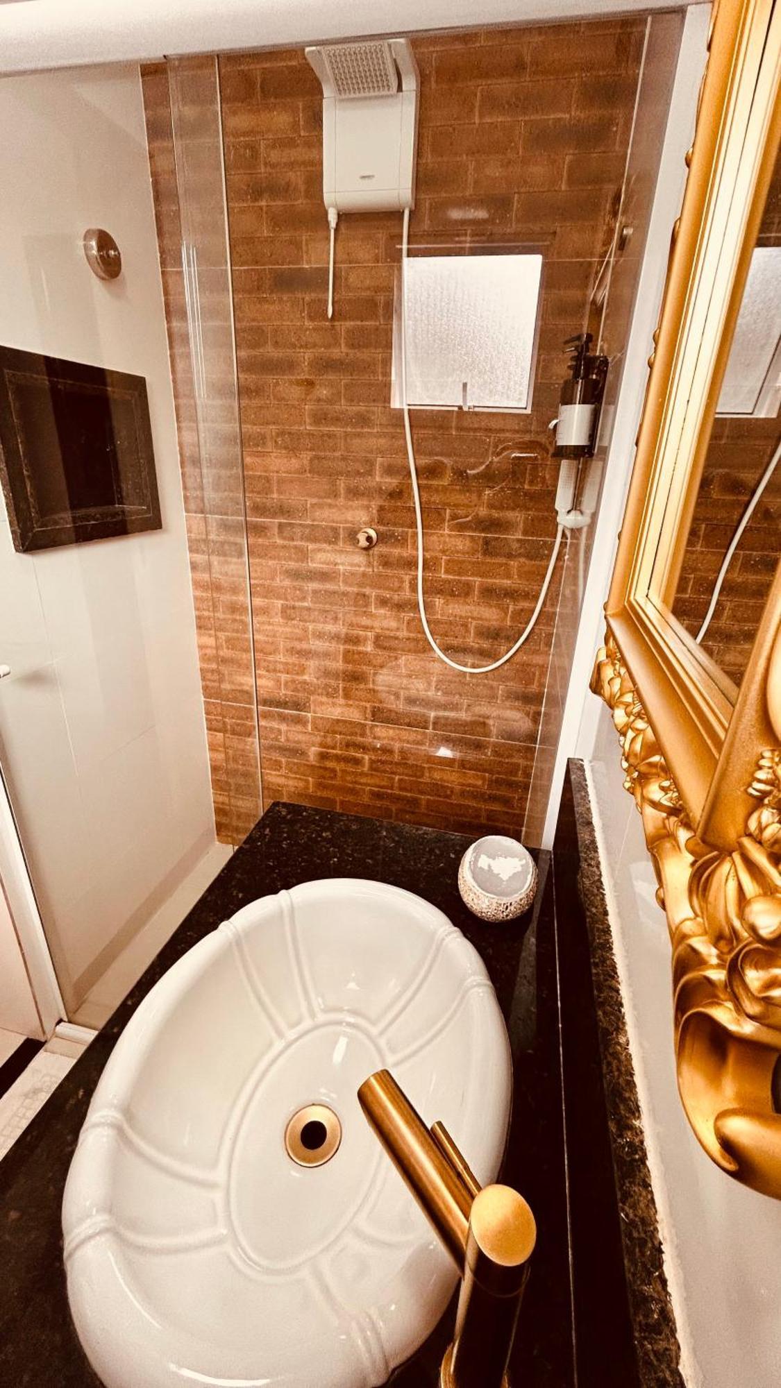 Quarto Triplo com Vista Piscina