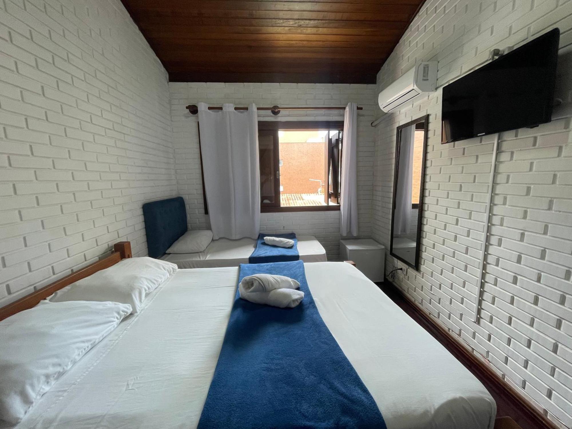 Quarto Triplo com Casa de Banho Partilhada
