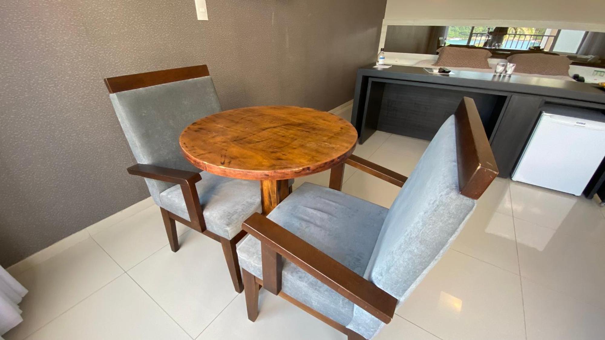 Suite Luxo com Banheira de Hidromassagem Interior