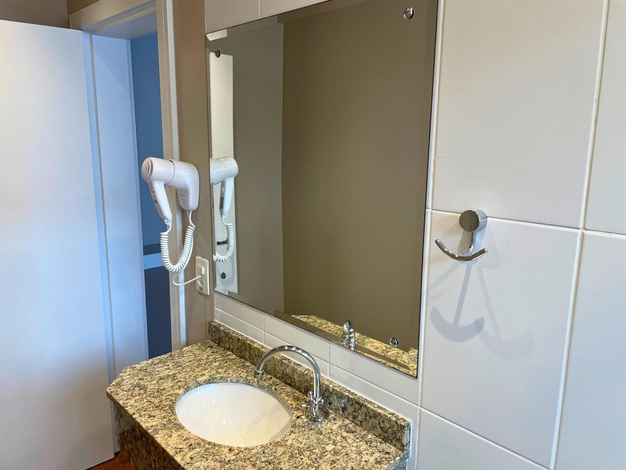 Quarto Twin Standard