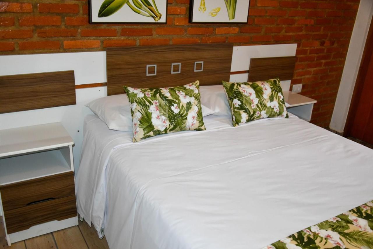 Quarto Duplo com Vista Jardim