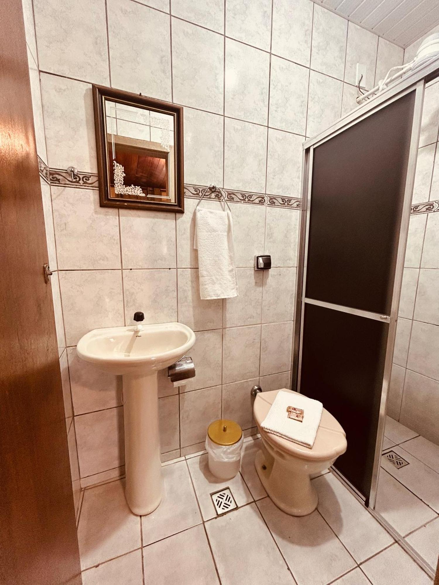 Quarto Individual com Casa de Banho Privativa