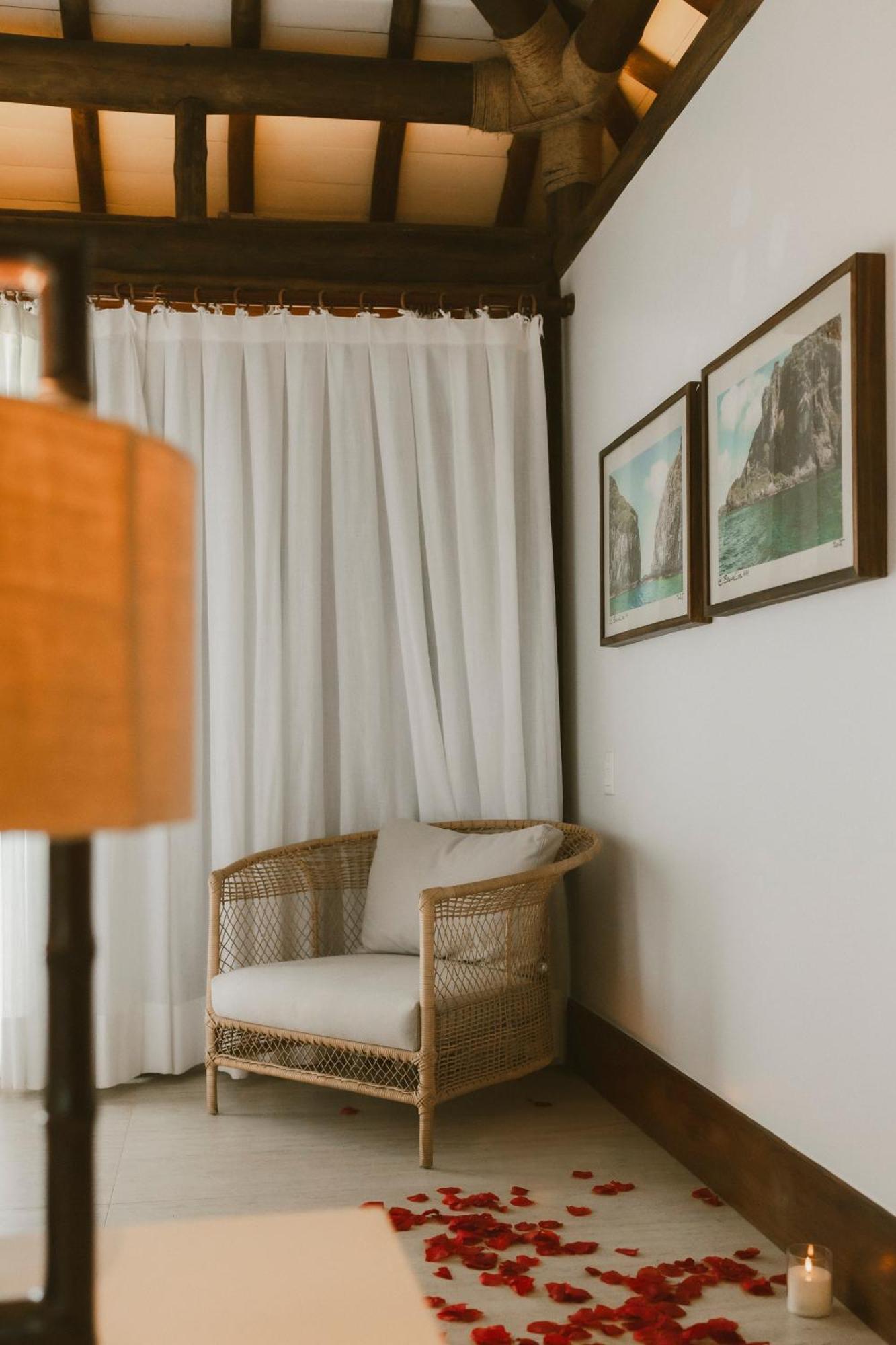 Bungalow com Banheira de Hidromassagem (2 Adultos)