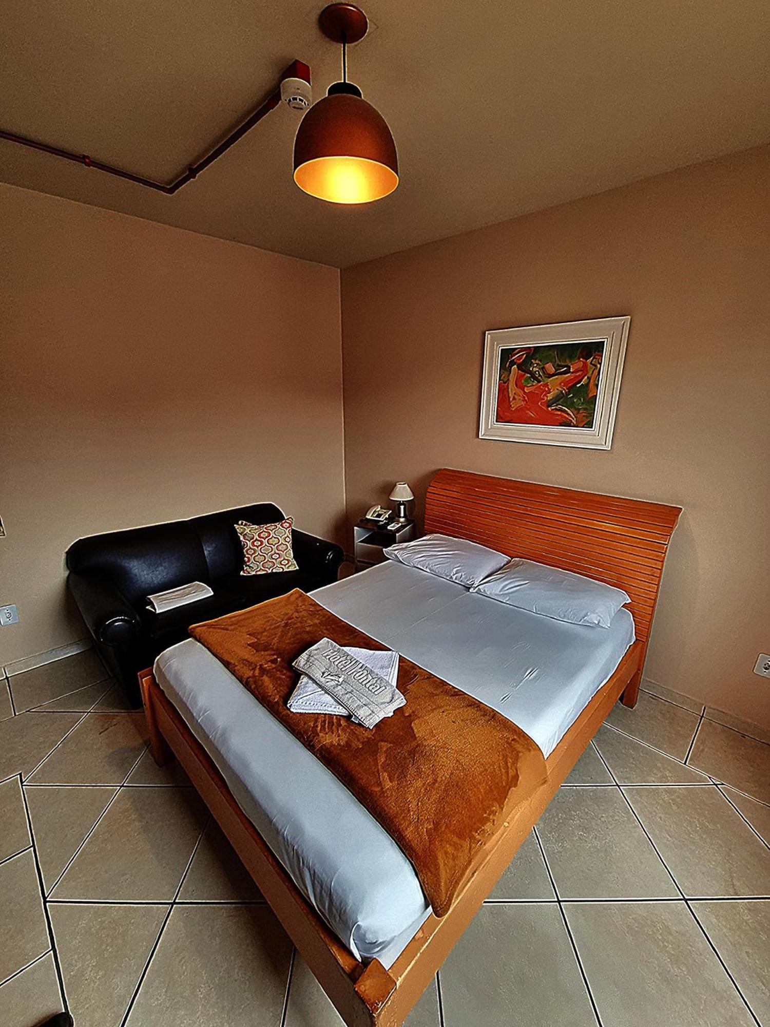 Quarto Deluxe (2 Adultos + 1 Criança)