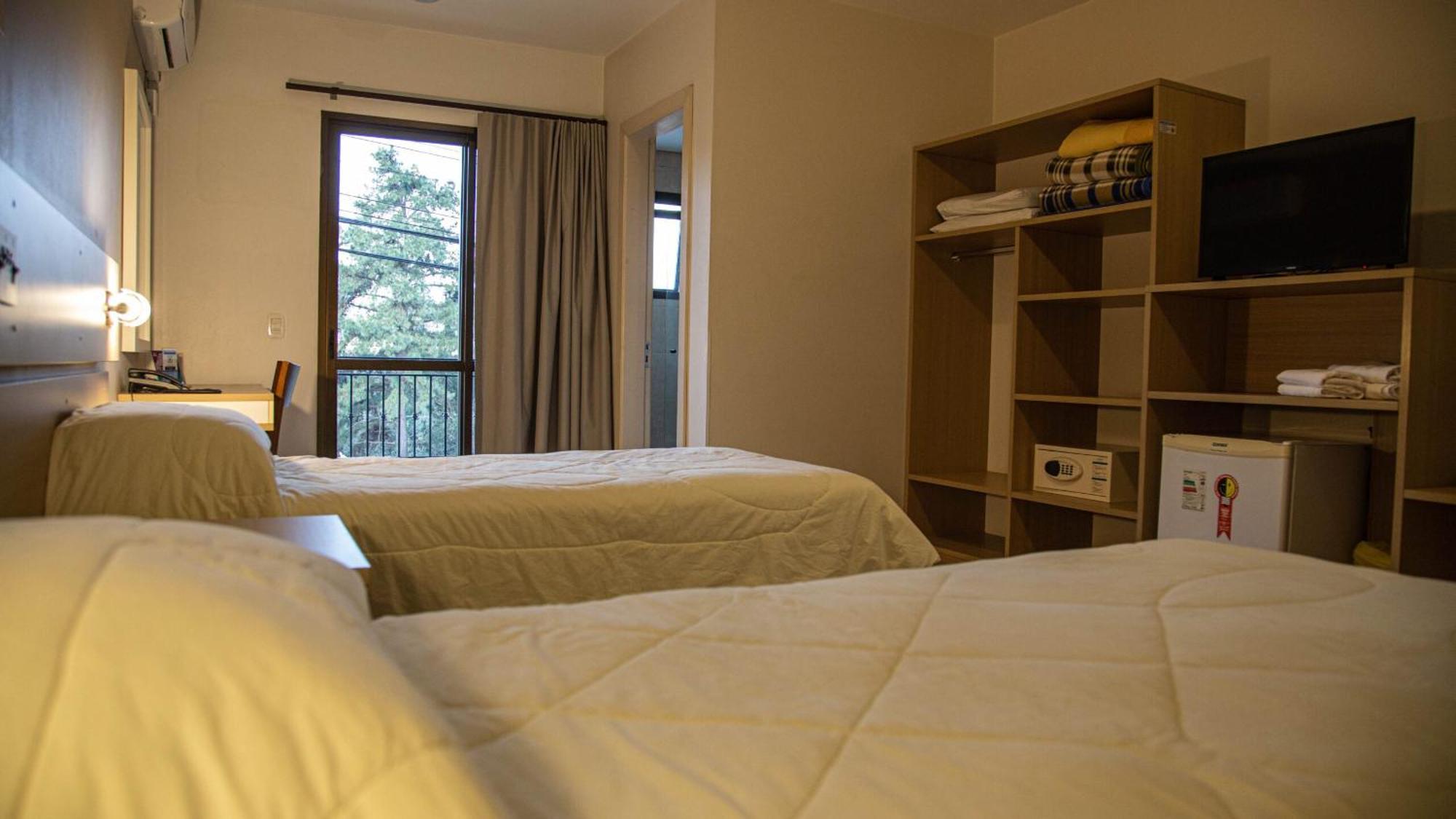 Quarto Deluxe com Cama de Casal ou 2 de Solteiro