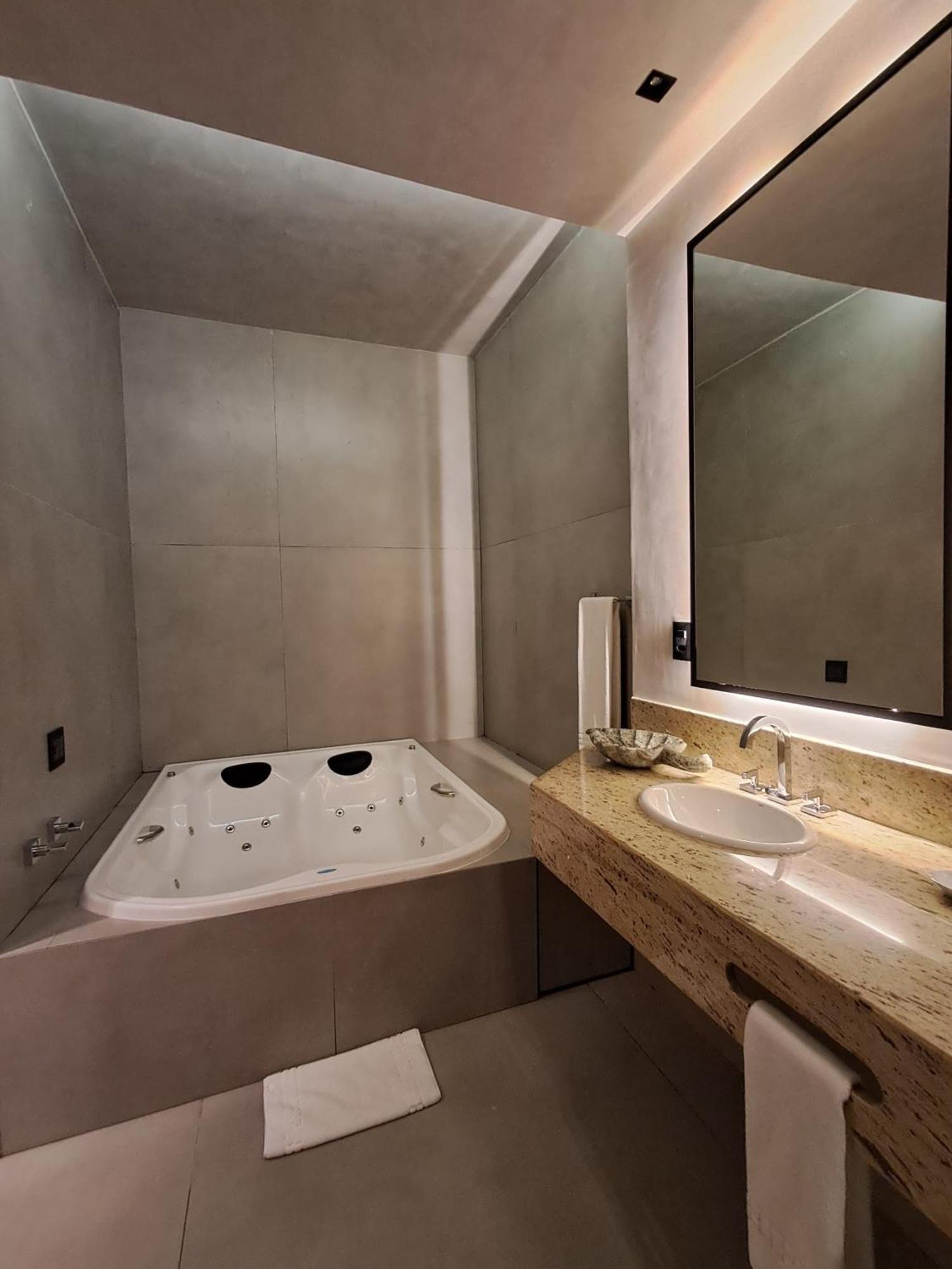 Quarto Luxo Superior Duplo com Banheira