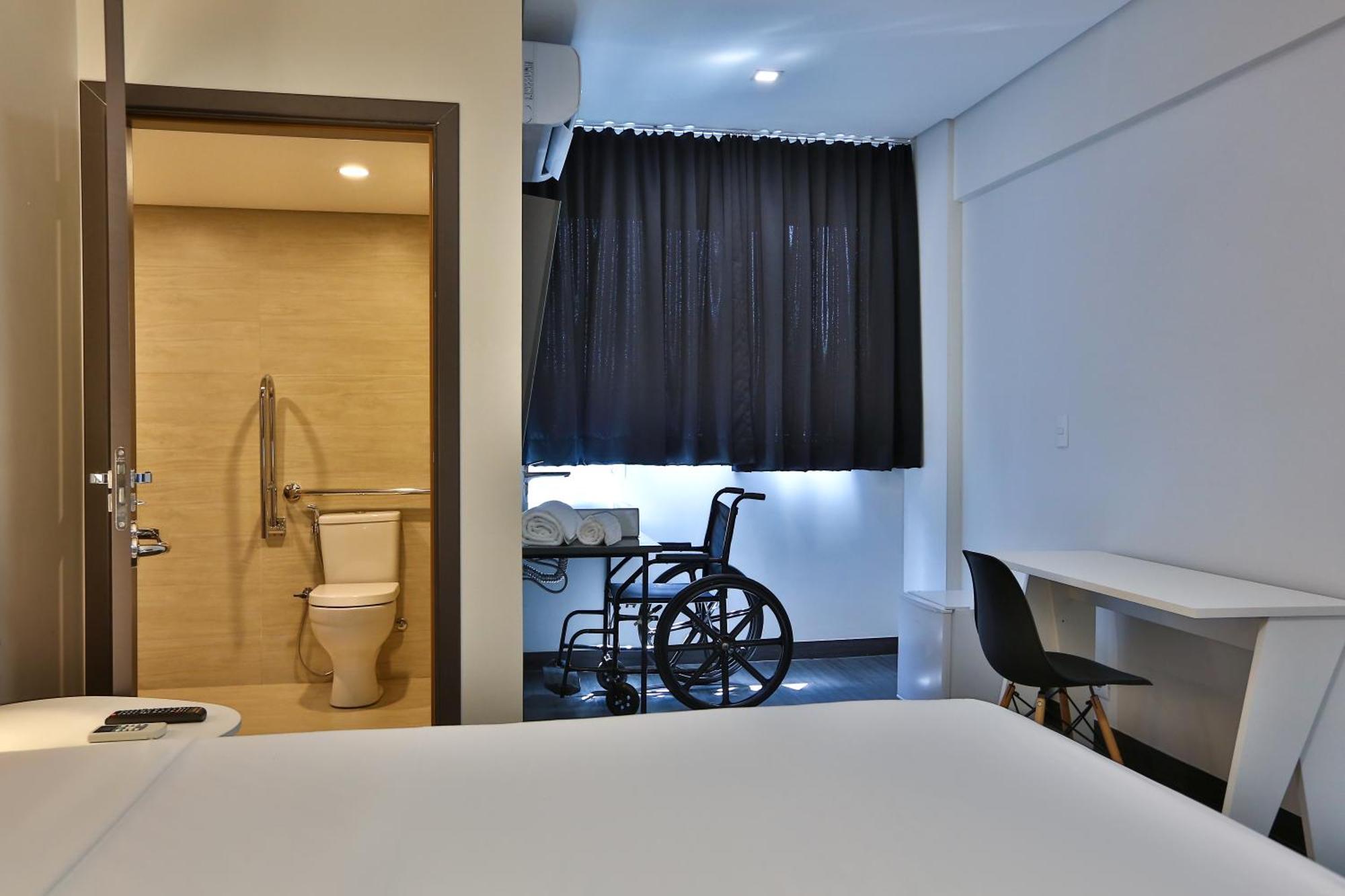 King Room with Roll-In Shower - Disability Access