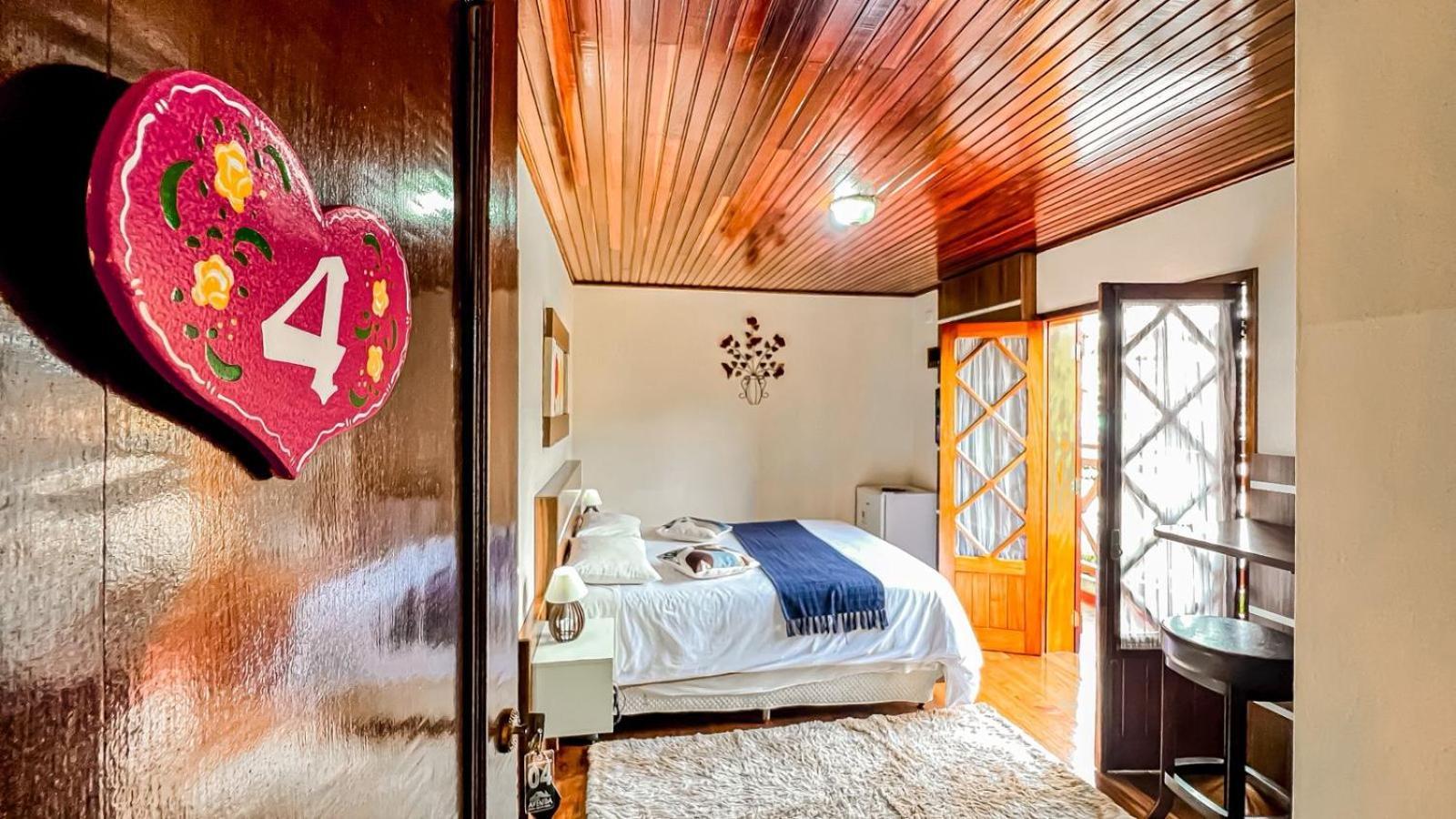 Quarto Duplo com Pátio