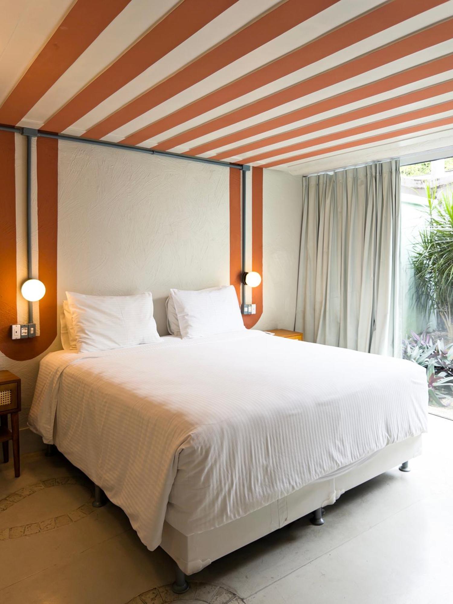 Quarto Queen com Vista Jardim