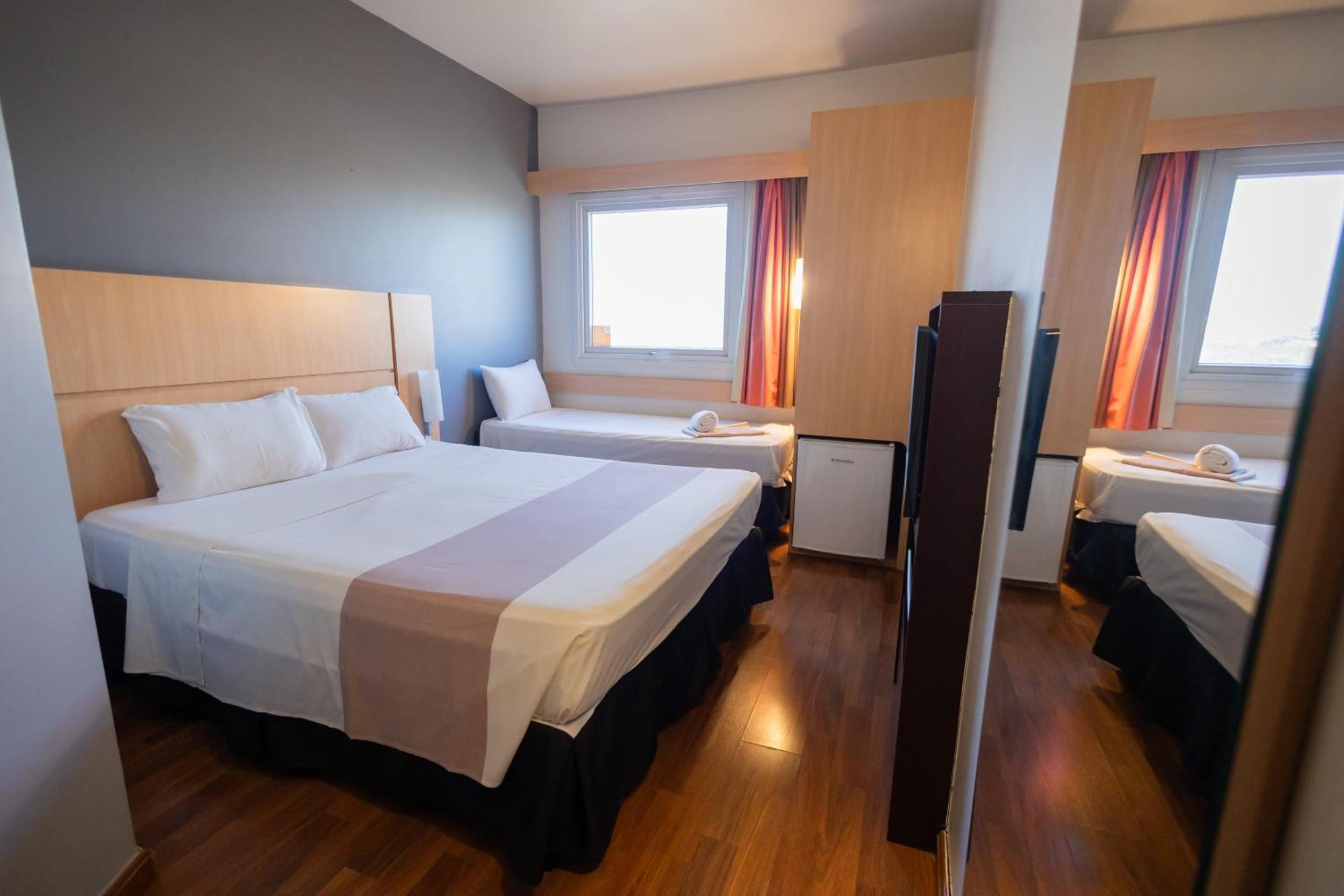 Standard Room with One Double Bed and One Single Bed