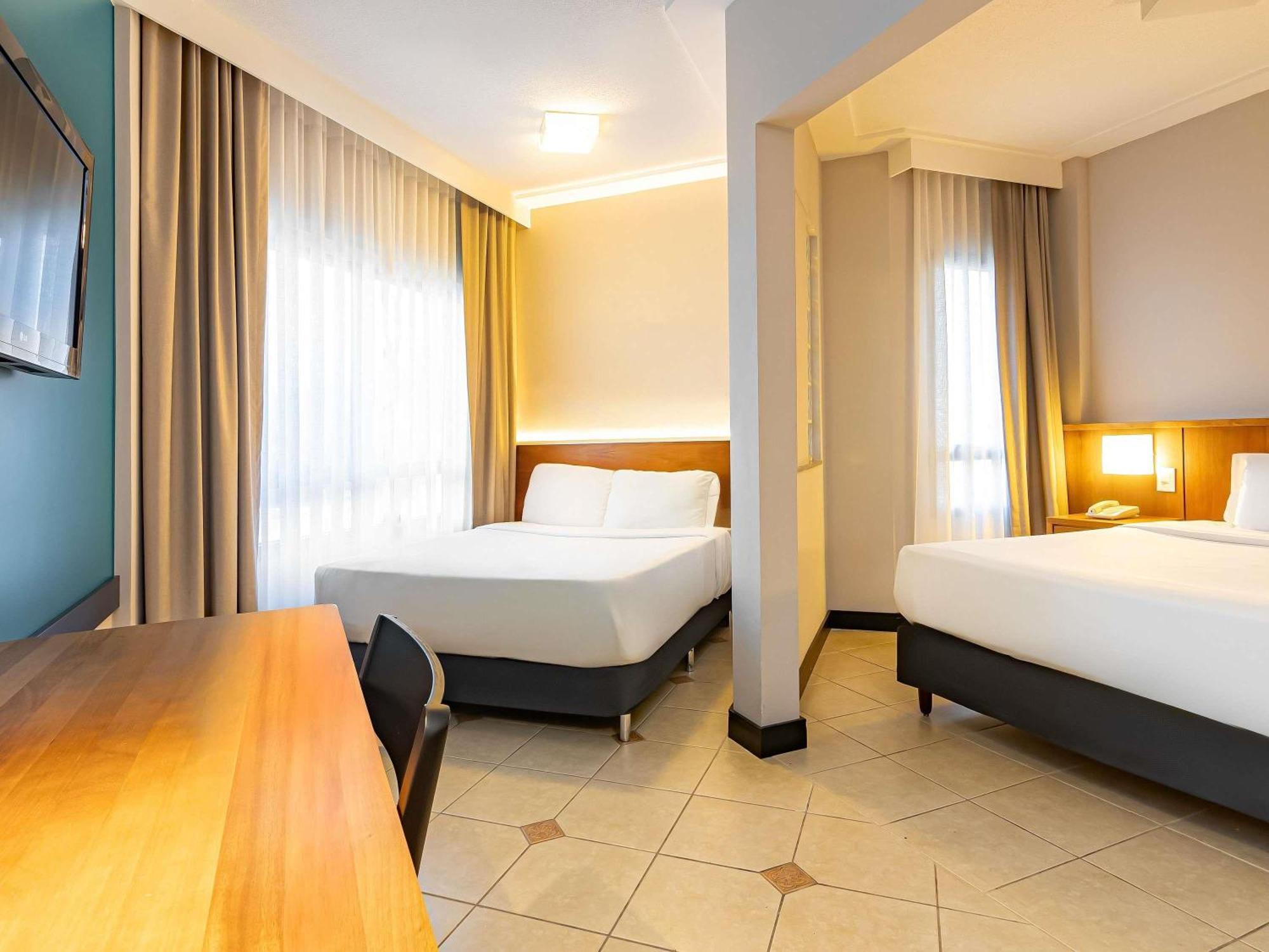 Quarto Familiar com 2 Camas de Casal