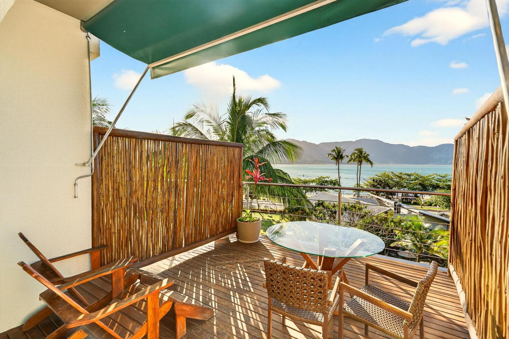 Quarto Triplo Superior com Vista Mar