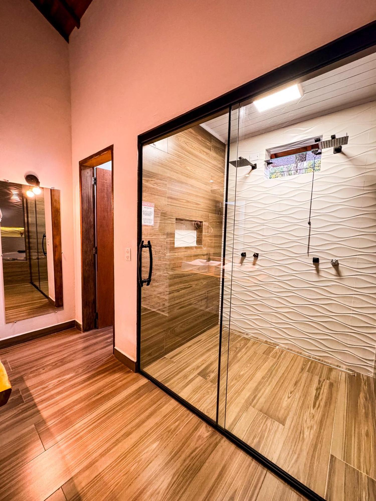 Quarto Queen com Banheira de Hidromassagem