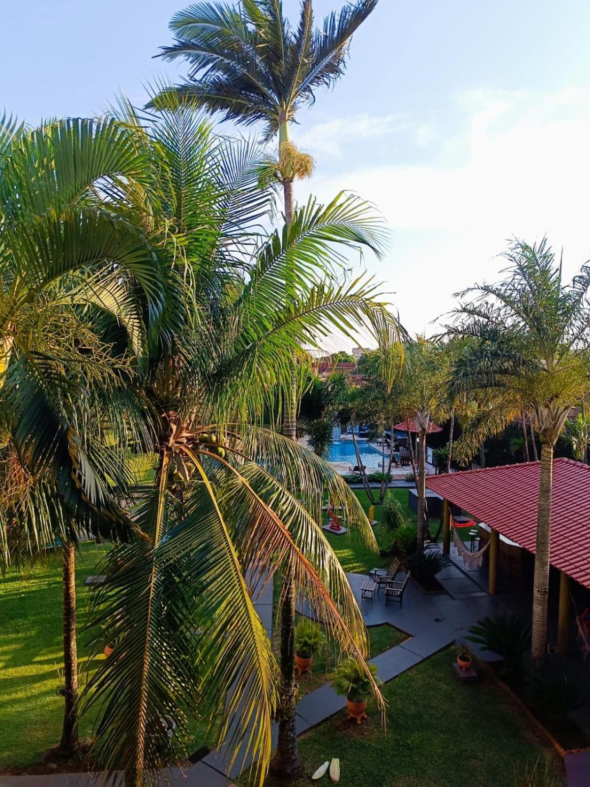 Quarto Triplo com Vista Piscina