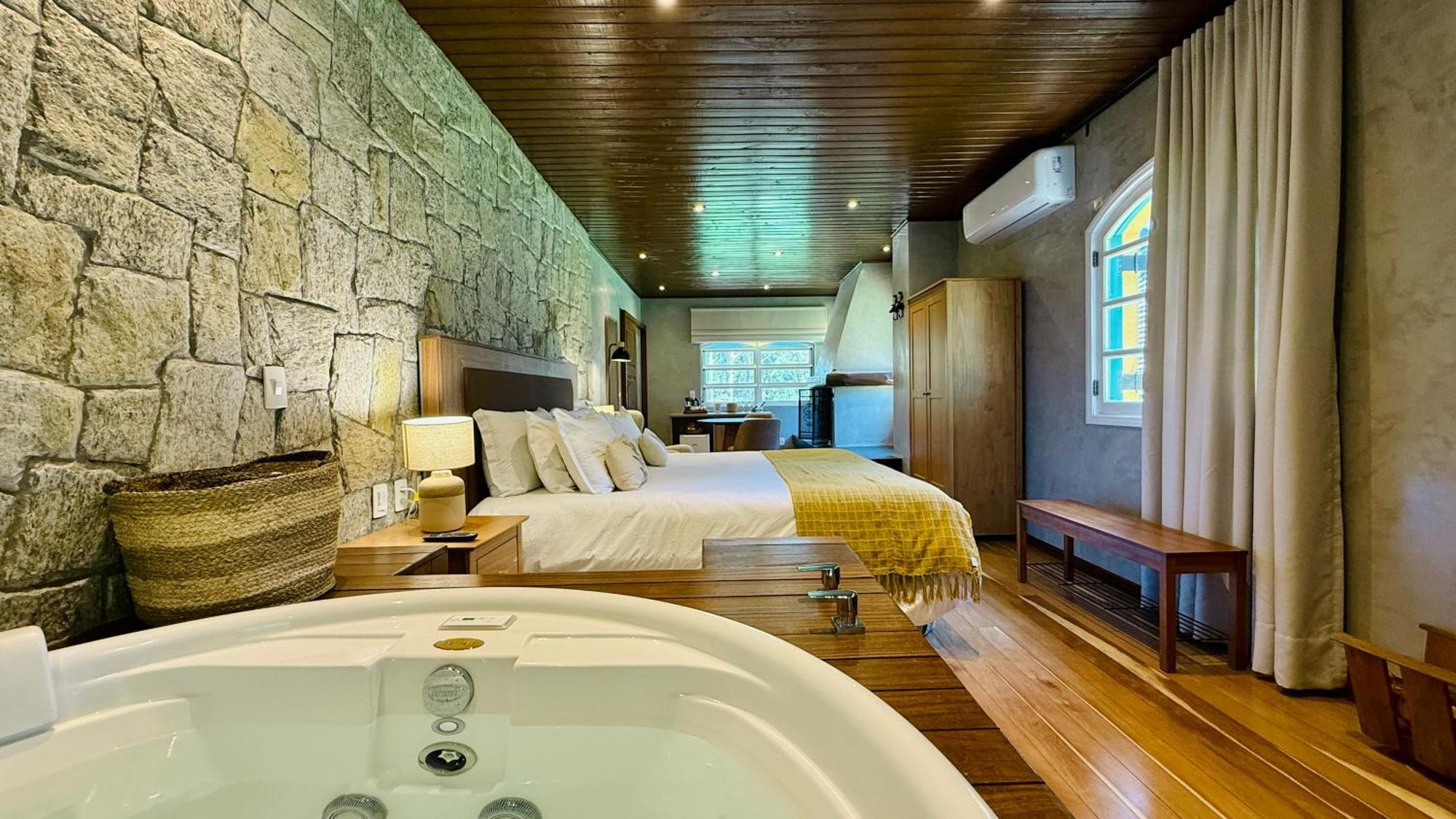 Suite King com Banheira de Hidromassagem