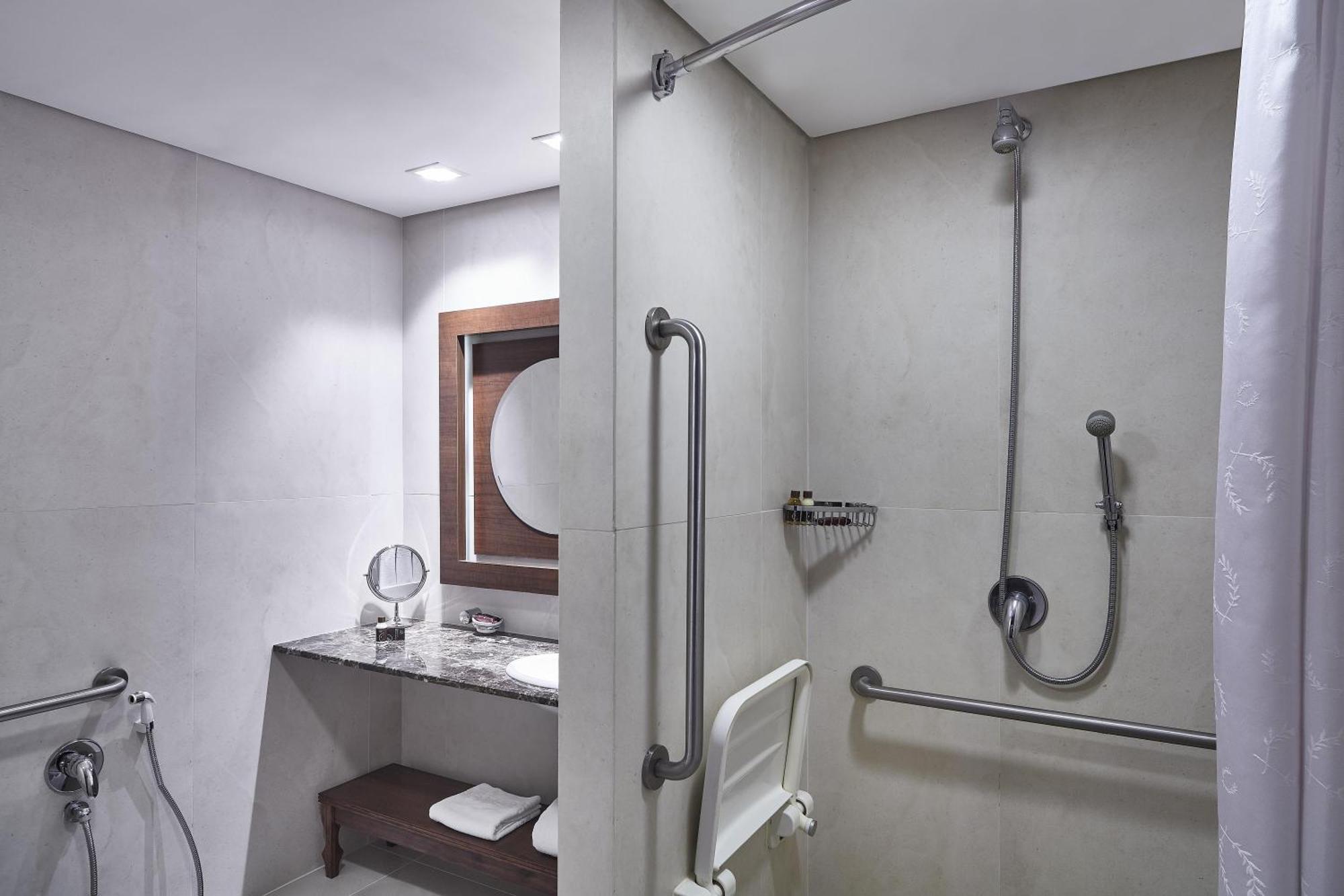 Quarto King Superior com Duche para Pessoas com Mobilidade Condicionada - Acessível a Pessoas com Mobilidade Condicionada