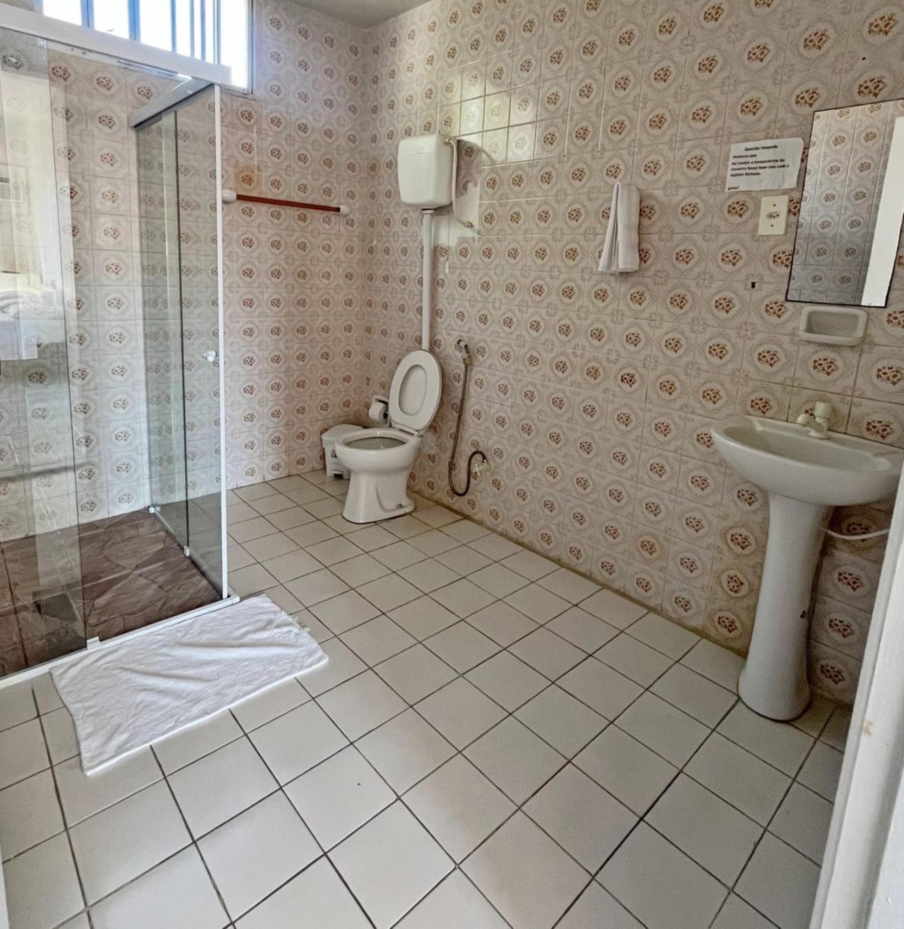 Quarto Familiar (5 Adultos)