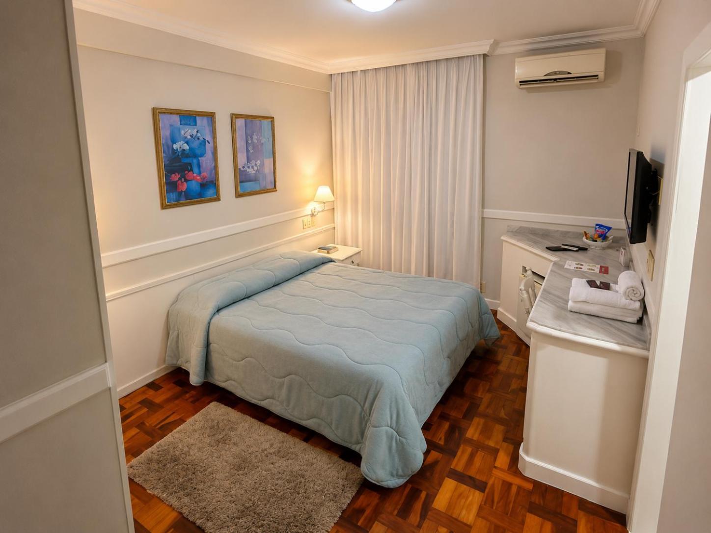 Quarto Deluxe (2 Adultos + 1 Criança)