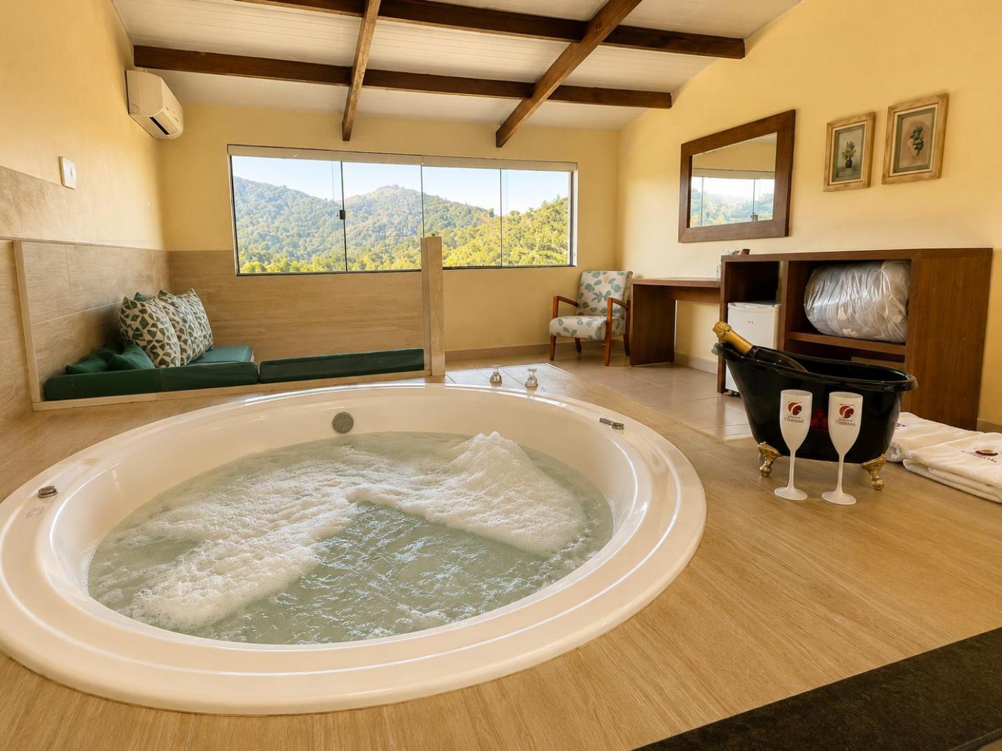 Suite Queen com Banheira de Hidromassagem