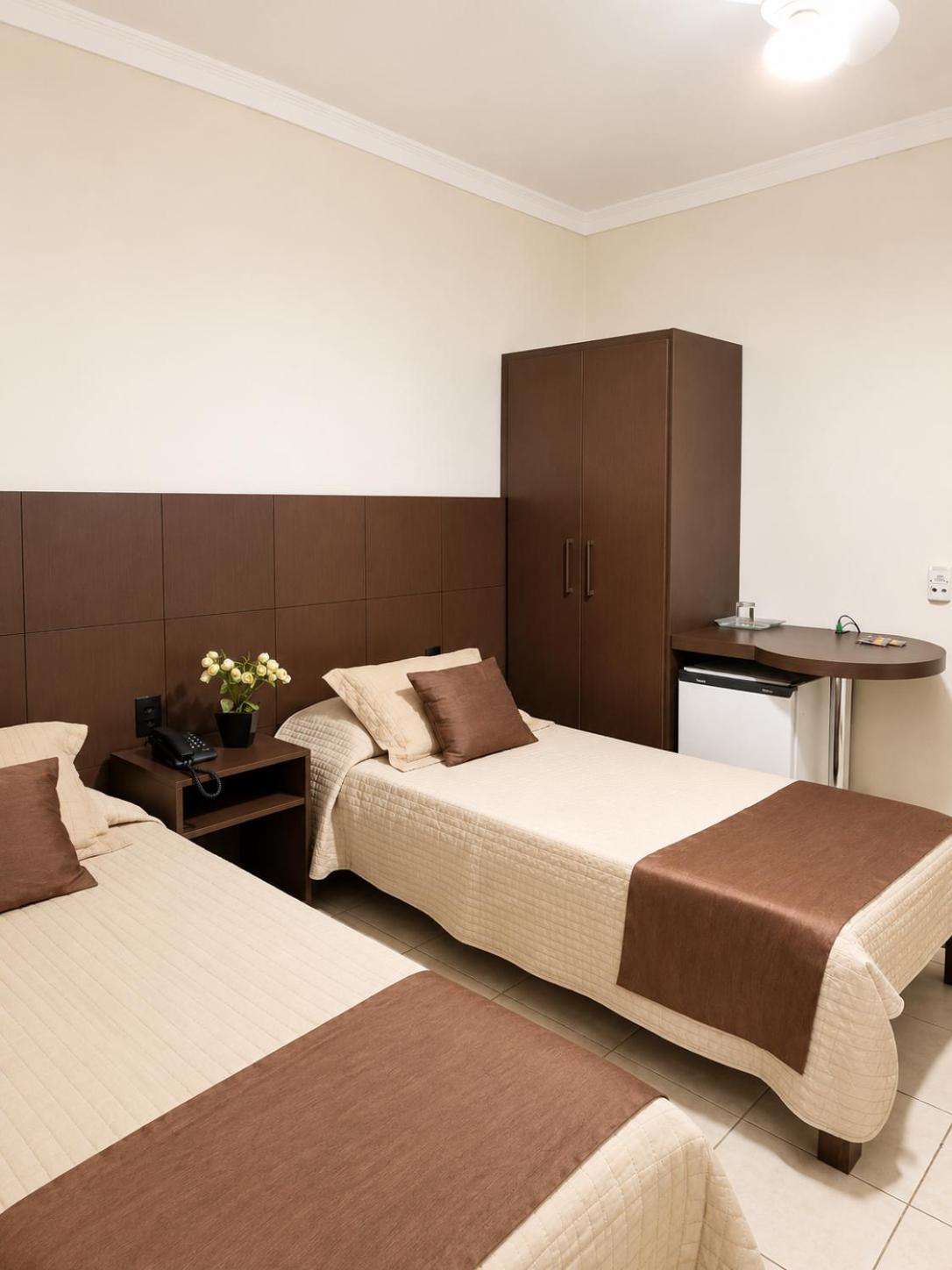 Quarto Twin Standard