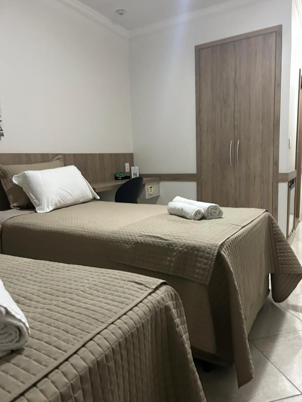 Quarto Twin Standard