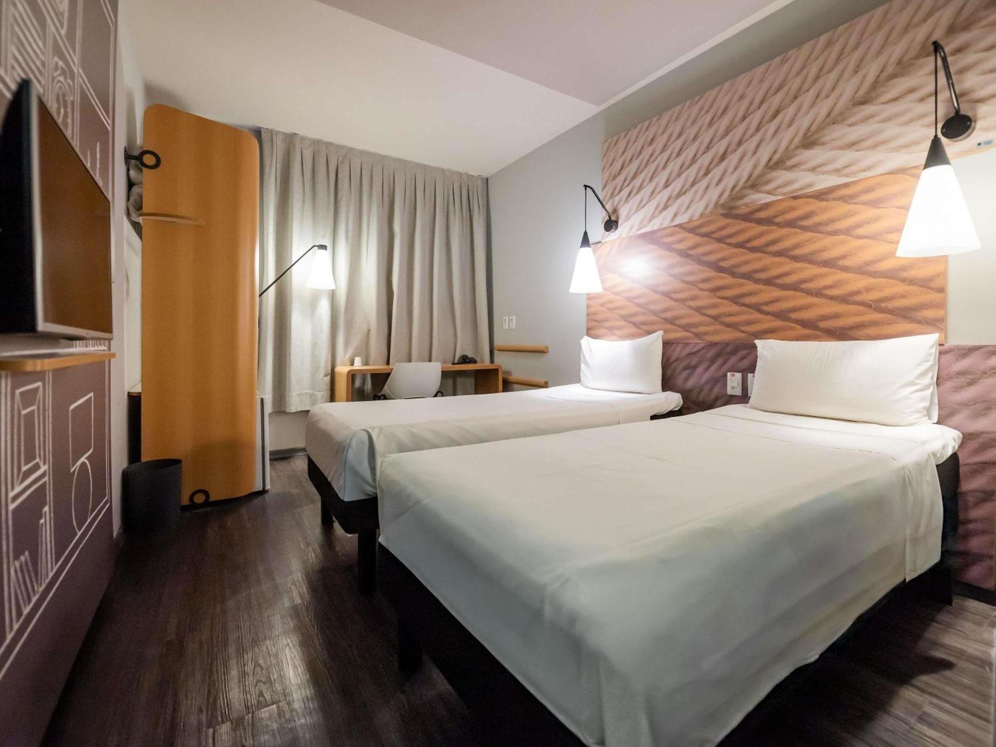 Quarto Twin Standard