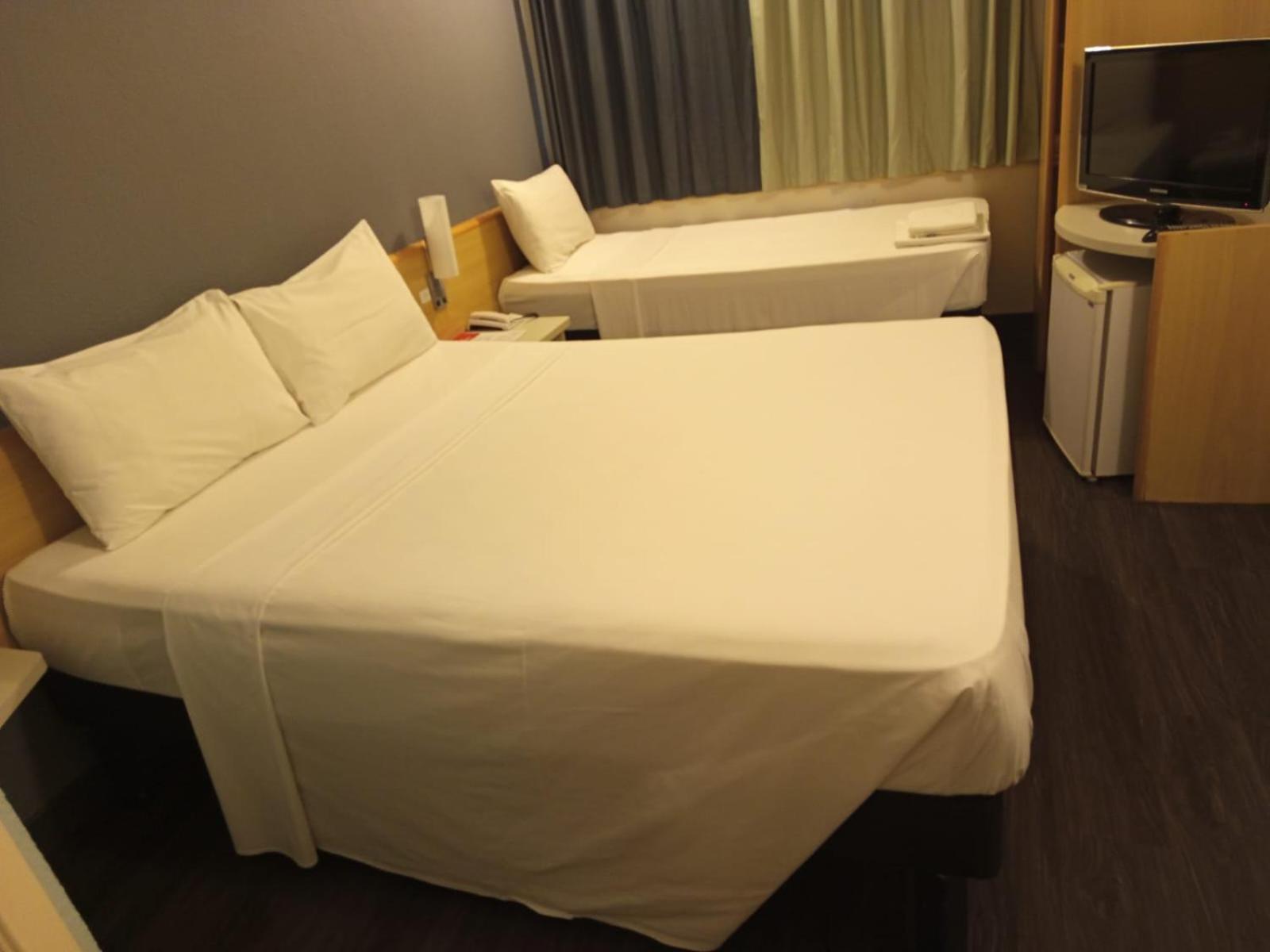Standard Room with One Double Bed and One Single Bed