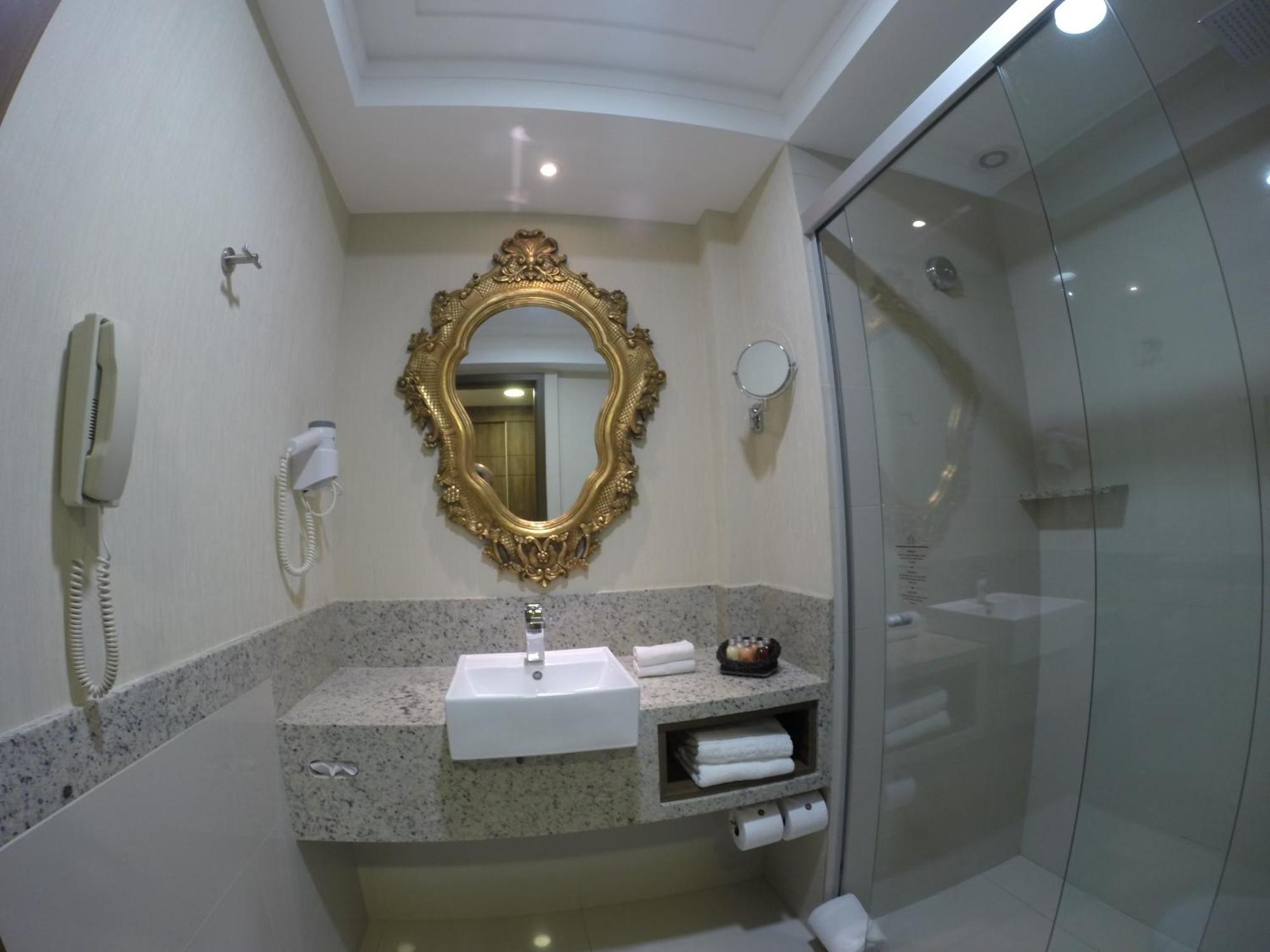 Quarto de Luxo com Vista Mar Lateral