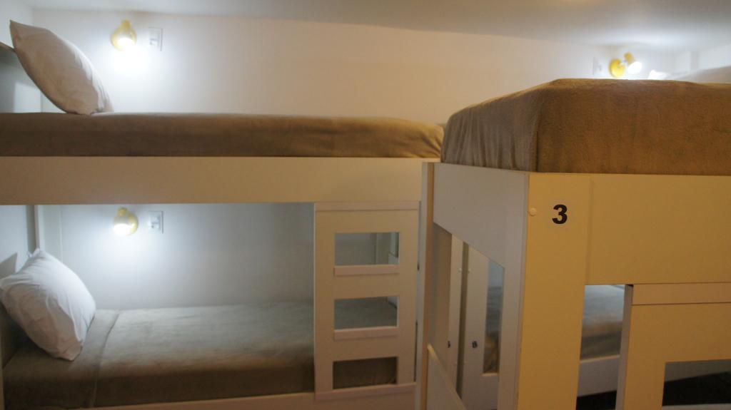 Family Room,228089600:JPEG