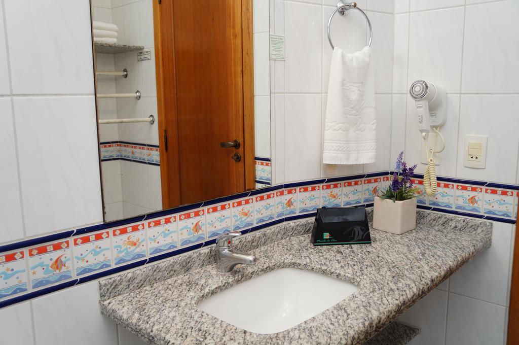 Quarto Duplo com Varanda e Vista Mar Parcial