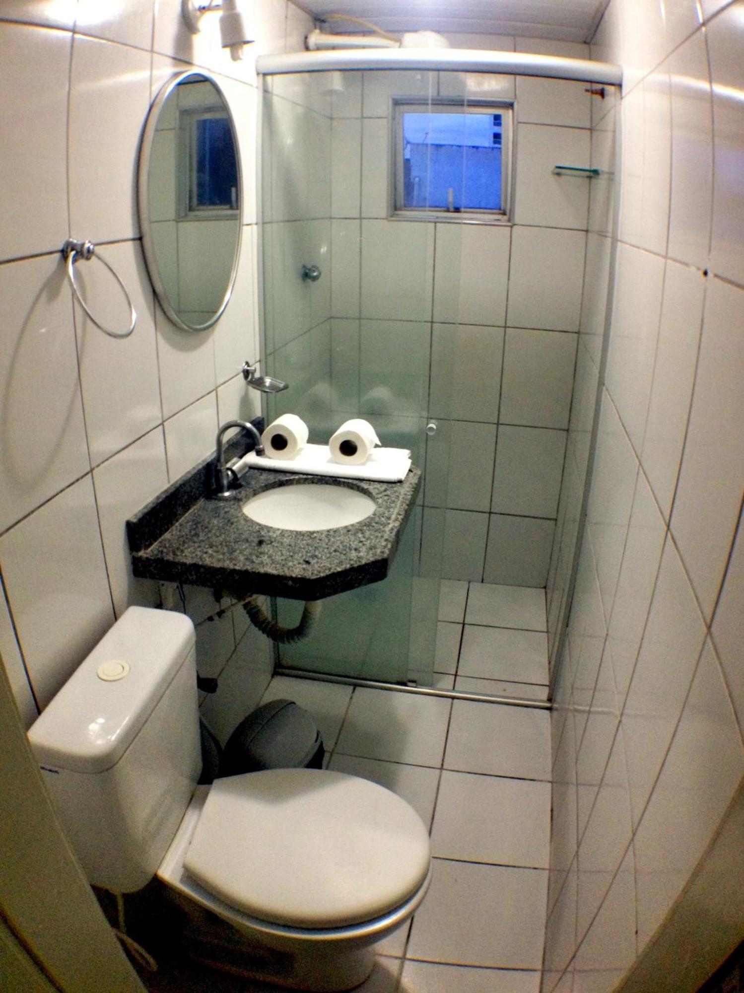 Quarto Duplo com 2 Camas Individuais