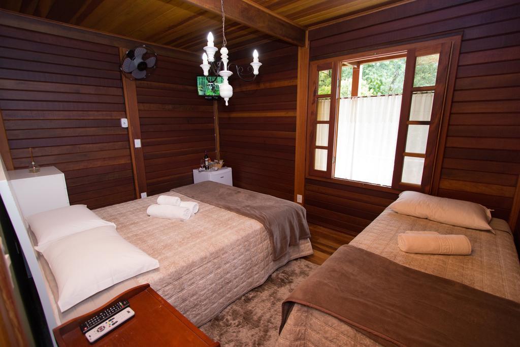 Quarto Triplo com Vista do Jardim