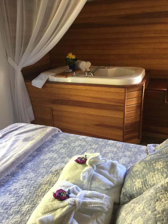 Suite Queen com Banheira de Hidromassagem