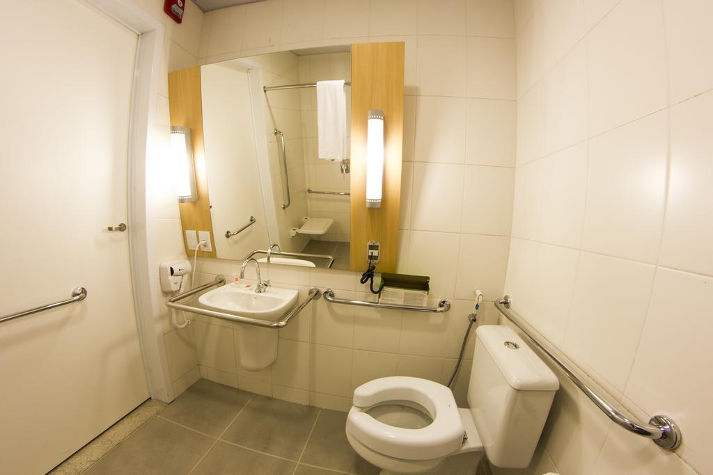 Quarto Twin Standard