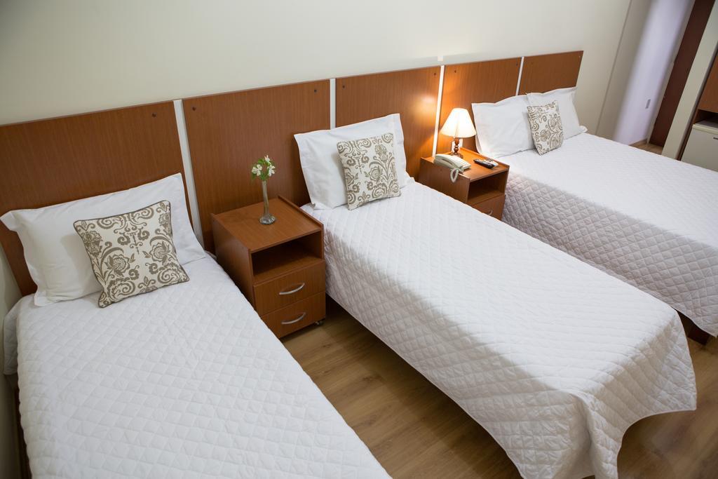 Quarto Triplo com Cama de Casal