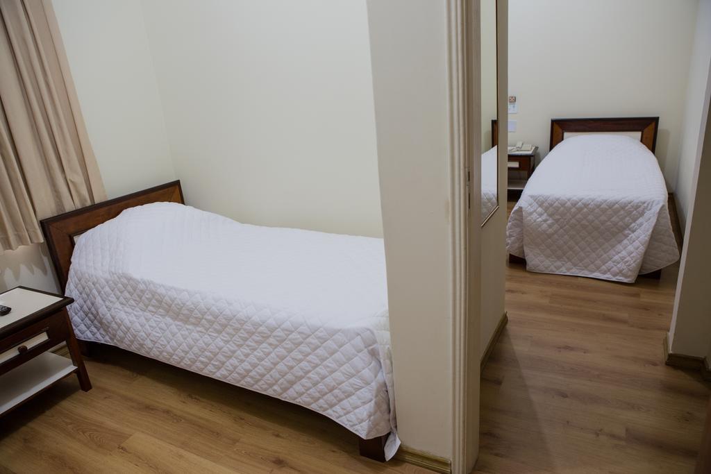 Quarto Familiar (5 Adultos)