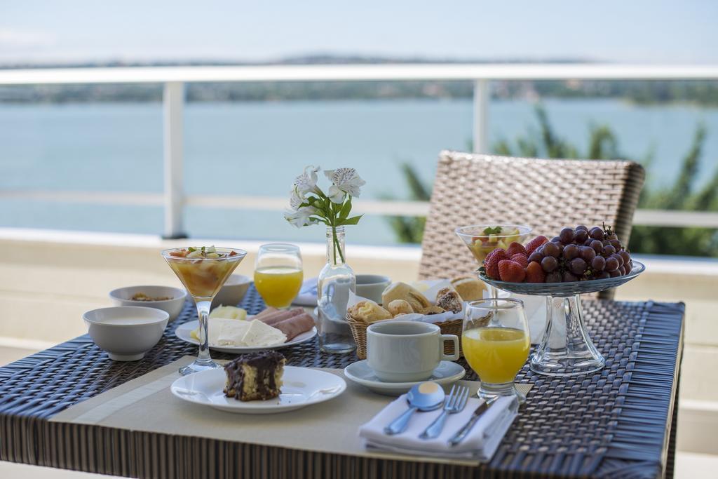 Suite King de Luxo com Vista para a Lagoa
