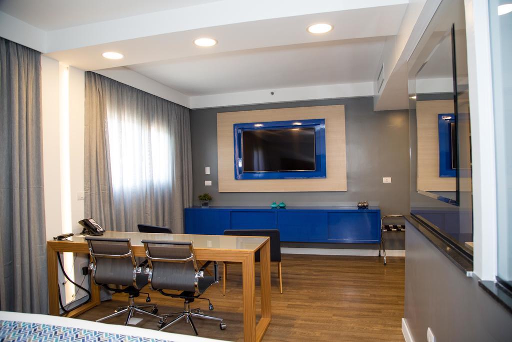 Suite King com Banheira de Hidromassagem