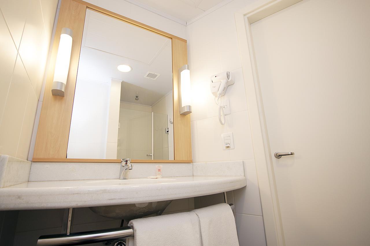 Quarto Twin Standard