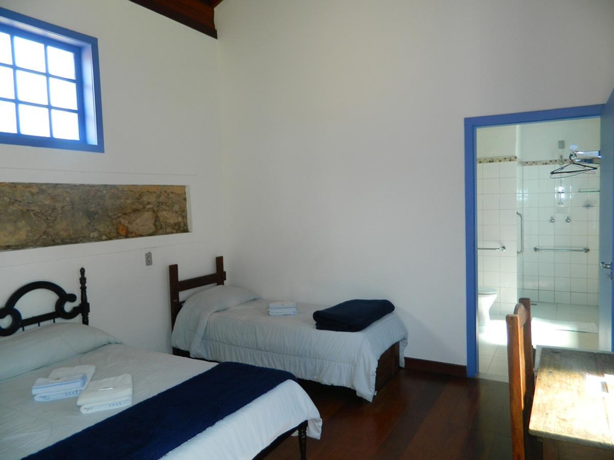 Quarto Triplo com Casa de Banho Privativa
