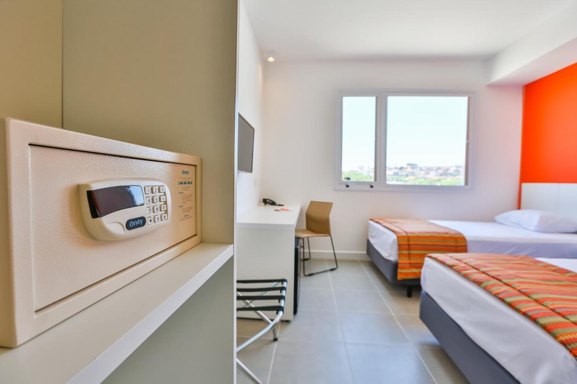 Quarto Twin Standard