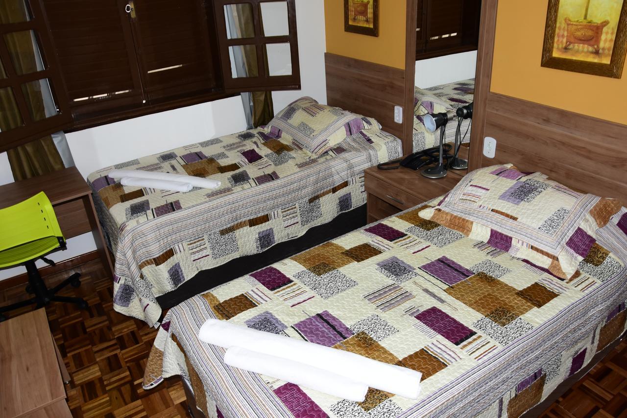 Quarto Twin com Casa de Banho