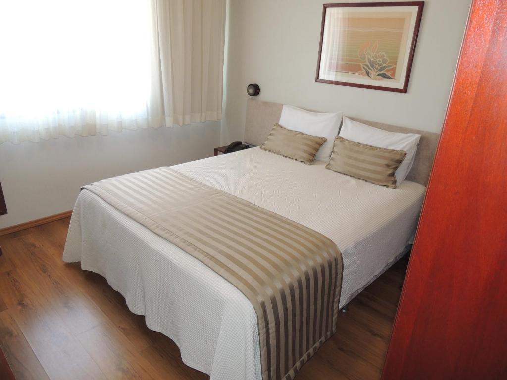 Apartamento de Um Quarto com Cama de Casal