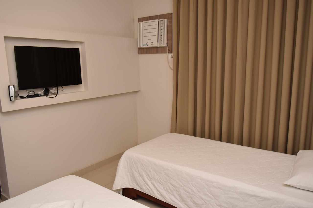 Quarto Triplo Básico com Casa de Banho Partilhada