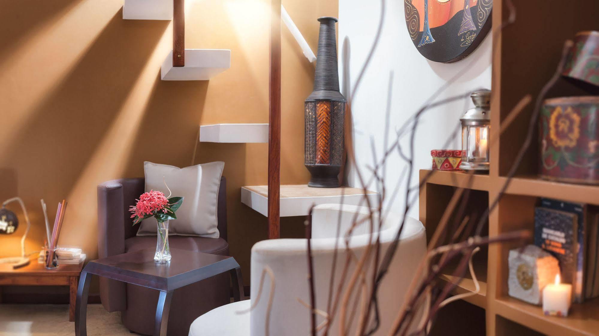 Quarto Duplo Superior com Banheira de Hidromassagem e Vista Mar