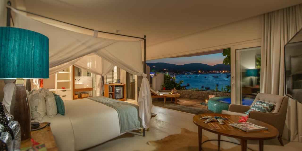 Quarto Duplo Deluxe com Vista Mar e Banheira de Hidromassagem