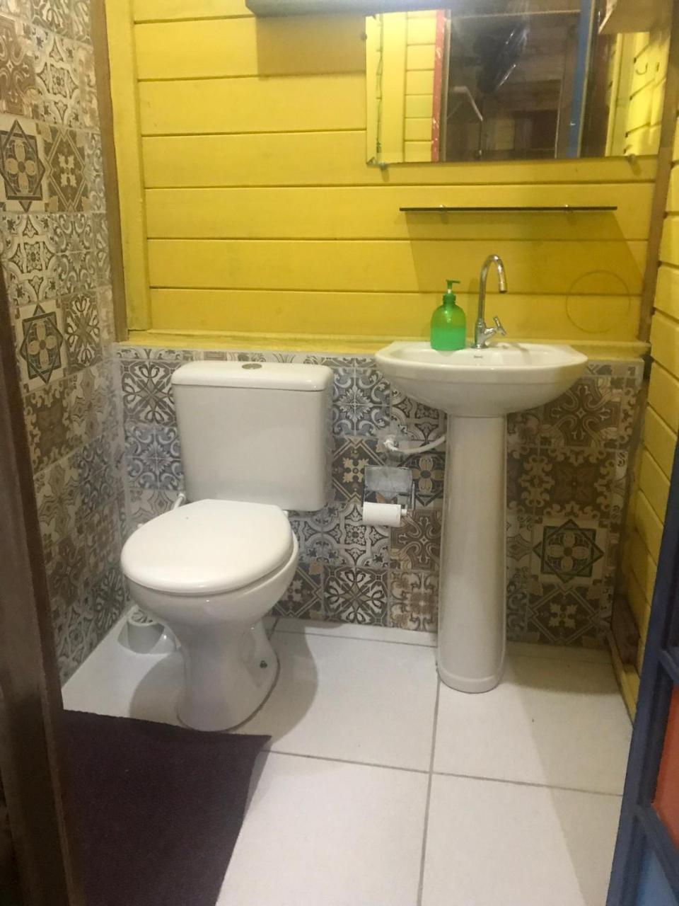 Cama num Dormitório Misto com 4 Camas